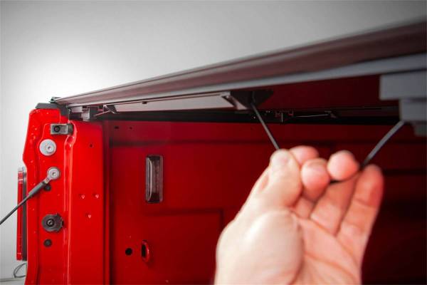 Rough Country - Rough Country - GM Low Profile Hard Tri-Fold Tonneau Cover (15-20 Colorado/Canyon, 5' Bed) - 47120500