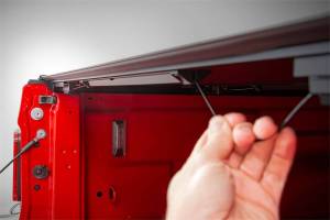 Rough Country - GM Low Profile Hard Tri-Fold Tonneau Cover (15-20 Colorado/Canyon, 5' Bed) - 47120500