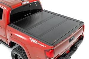 Rough Country - Rough Country - Toyota Low Profile Hard Tri-Fold Tonneau Cover (16-20 Tacoma, 5' Bed) - 47420500 - Image 4