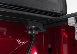 Undercover - Undercover - Armor Flex Hard Folding Cover 5'6"/6'2"/6'4" Bed Aluminum Black - AX32009 - Image 5